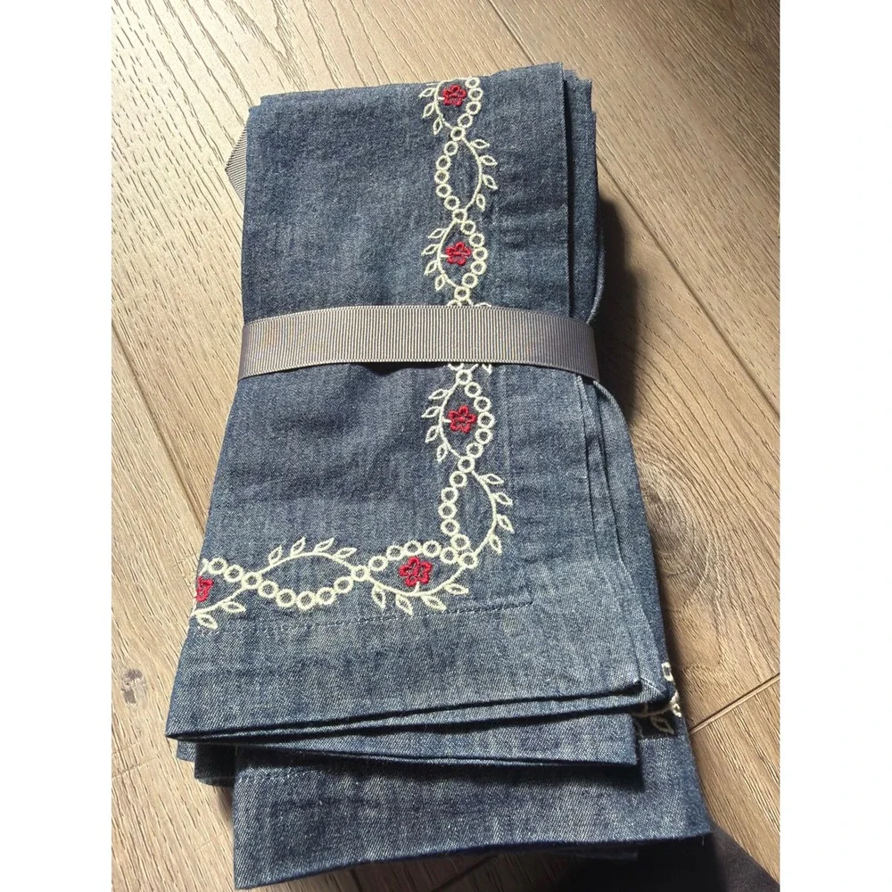 Potterybarn Denim Embroidered Floral Napkin Set of 4 Blue Red White AmericaNWT
